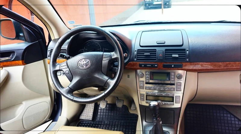 Toyota Avensis 2.2 d4d, снимка 8 - Автомобили и джипове - 53488824