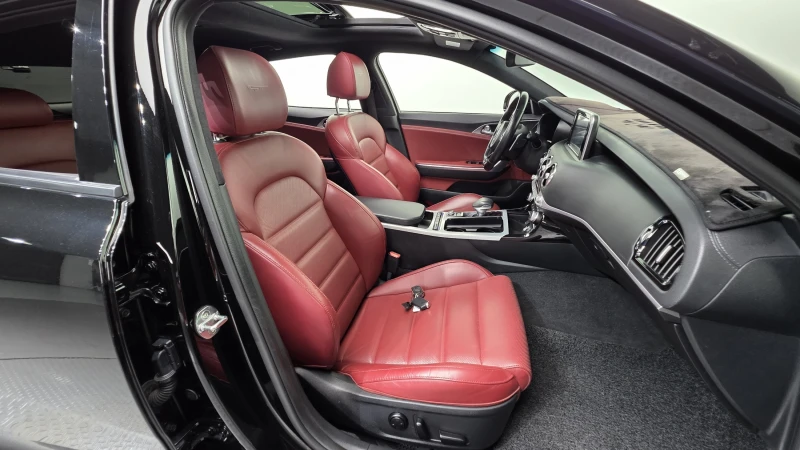 Kia Stinger 3.3 TURBO 4x4 / Пълна сервизна история !!!, снимка 8 - Автомобили и джипове - 53497279