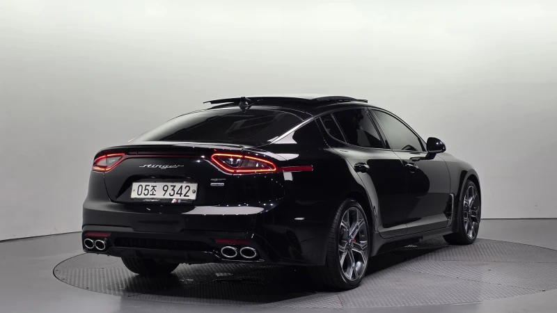 Kia Stinger 3.3 TURBO 4x4 / Пълна сервизна история !!!, снимка 2 - Автомобили и джипове - 53497279