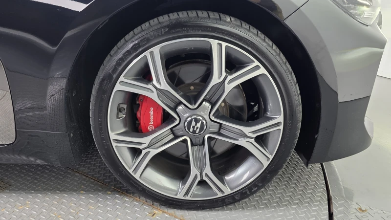 Kia Stinger 3.3 TURBO 4x4 / Пълна сервизна история !!!, снимка 5 - Автомобили и джипове - 53497279
