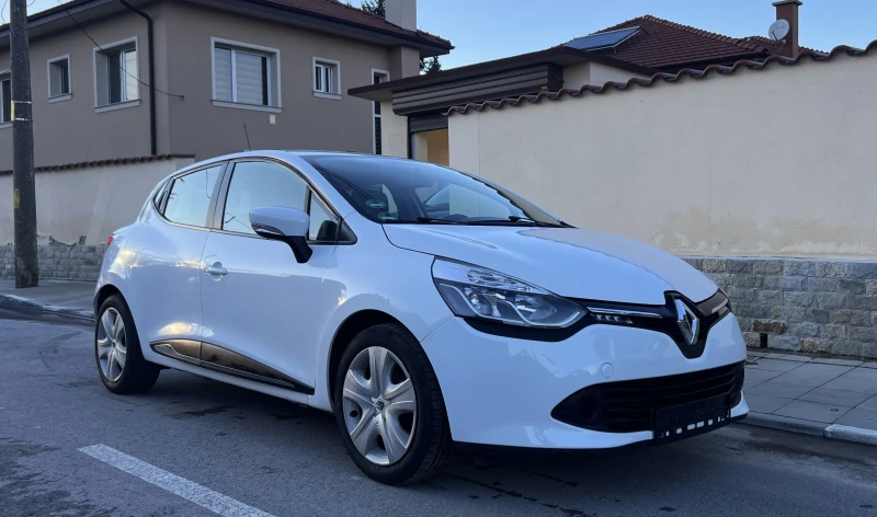 Renault Clio 1.2i 2015г, снимка 2 - Автомобили и джипове - 53525540