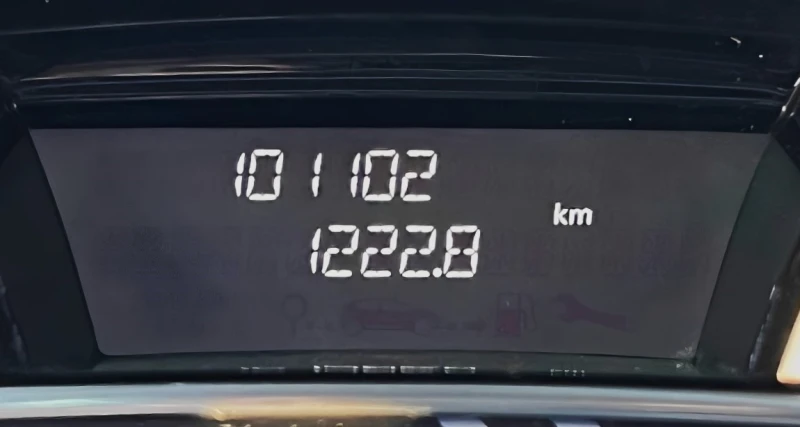 Renault Clio 1.2i 2015г, снимка 13 - Автомобили и джипове - 53525540