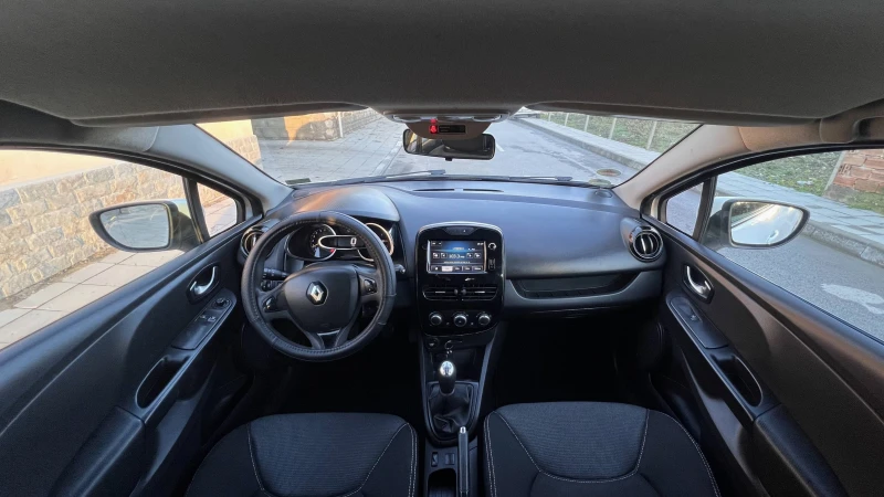 Renault Clio 1.2i 2015г, снимка 8 - Автомобили и джипове - 53525540