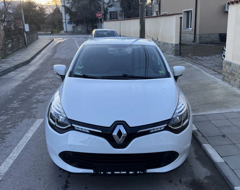Renault Clio 1.2i 2015г, снимка 3 - Автомобили и джипове - 53525540