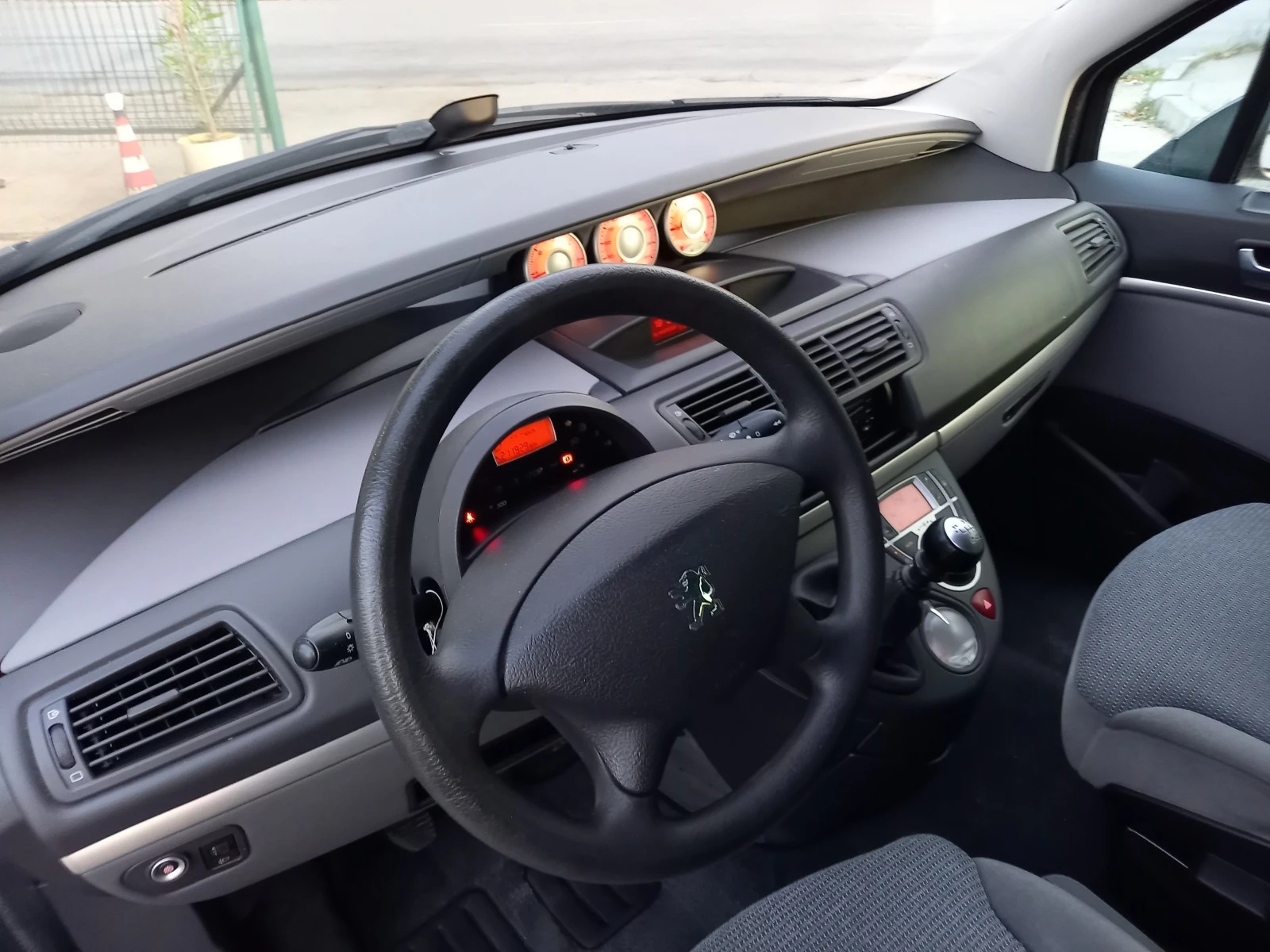 Peugeot 807 2.0 BARTER 136 - изображение 10