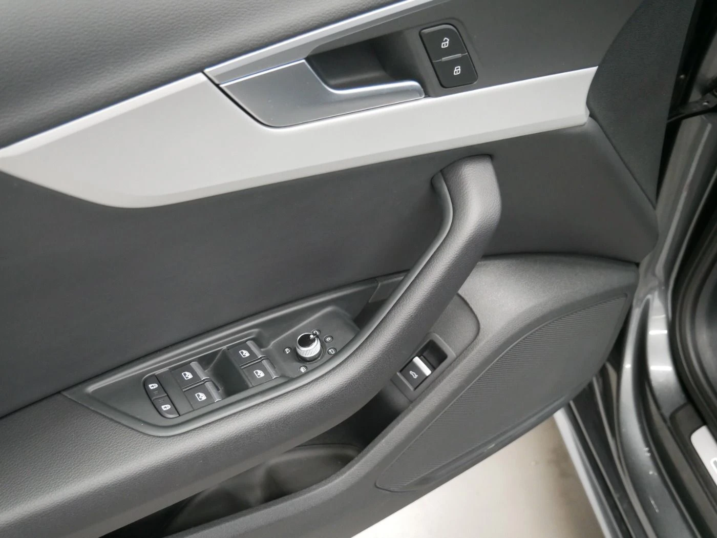 Audi A4 Limousine 30 TDI = S-line= Гаранция - изображение 5