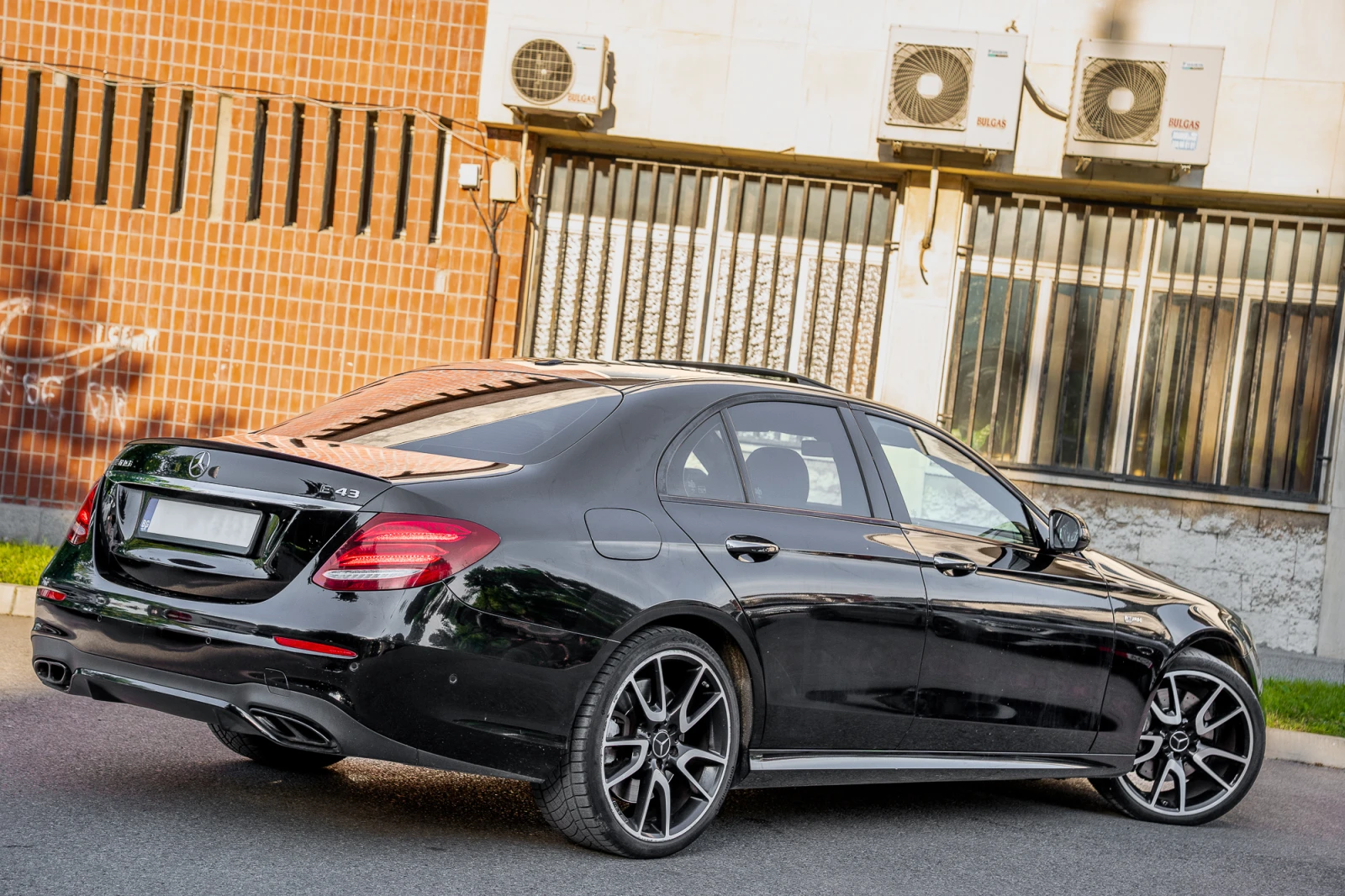 Mercedes-Benz E 43 AMG  - изображение 6