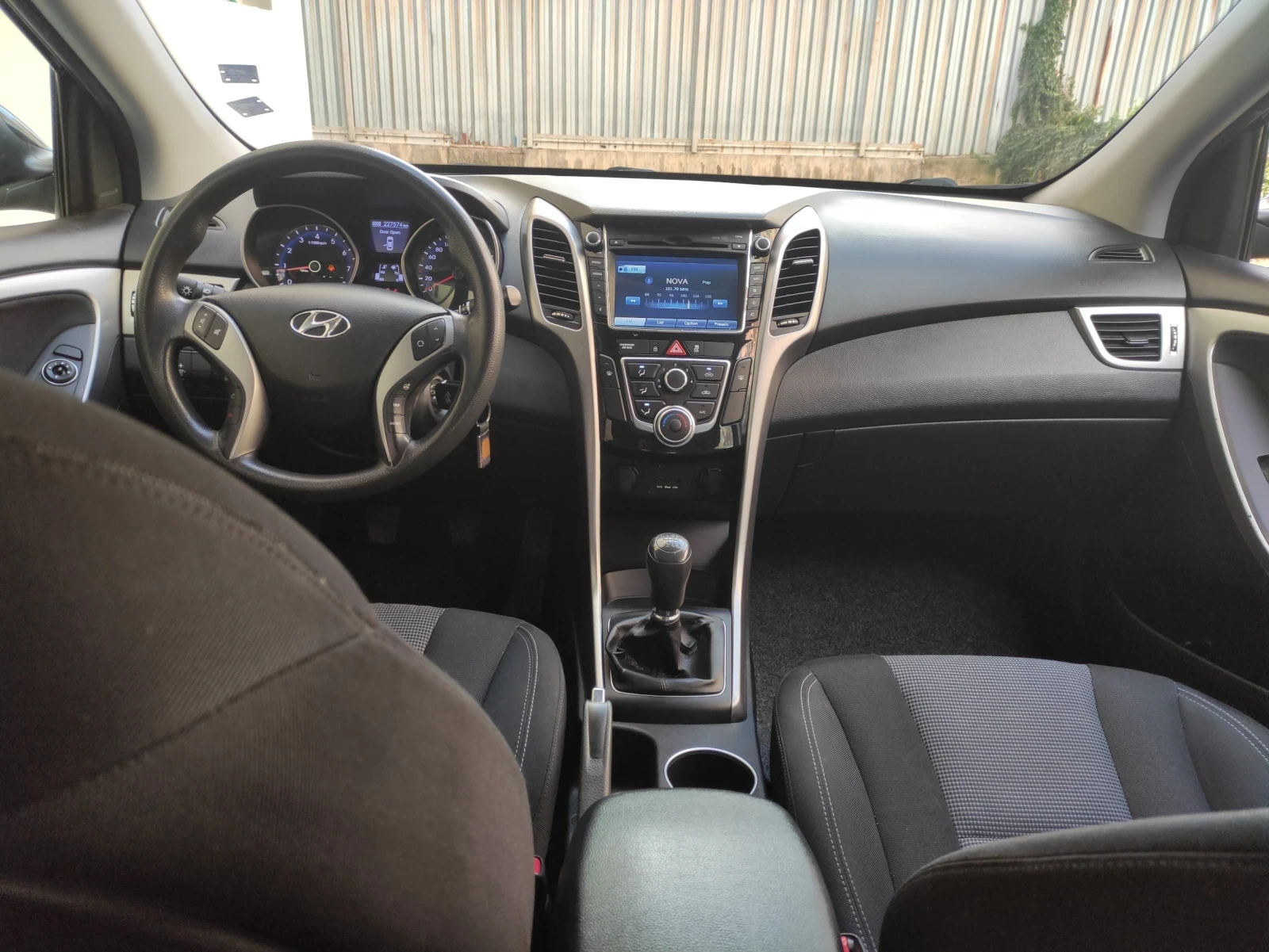 Hyundai I30 1.4 Бензин / Камера / Навигация / Гаражен  - изображение 8