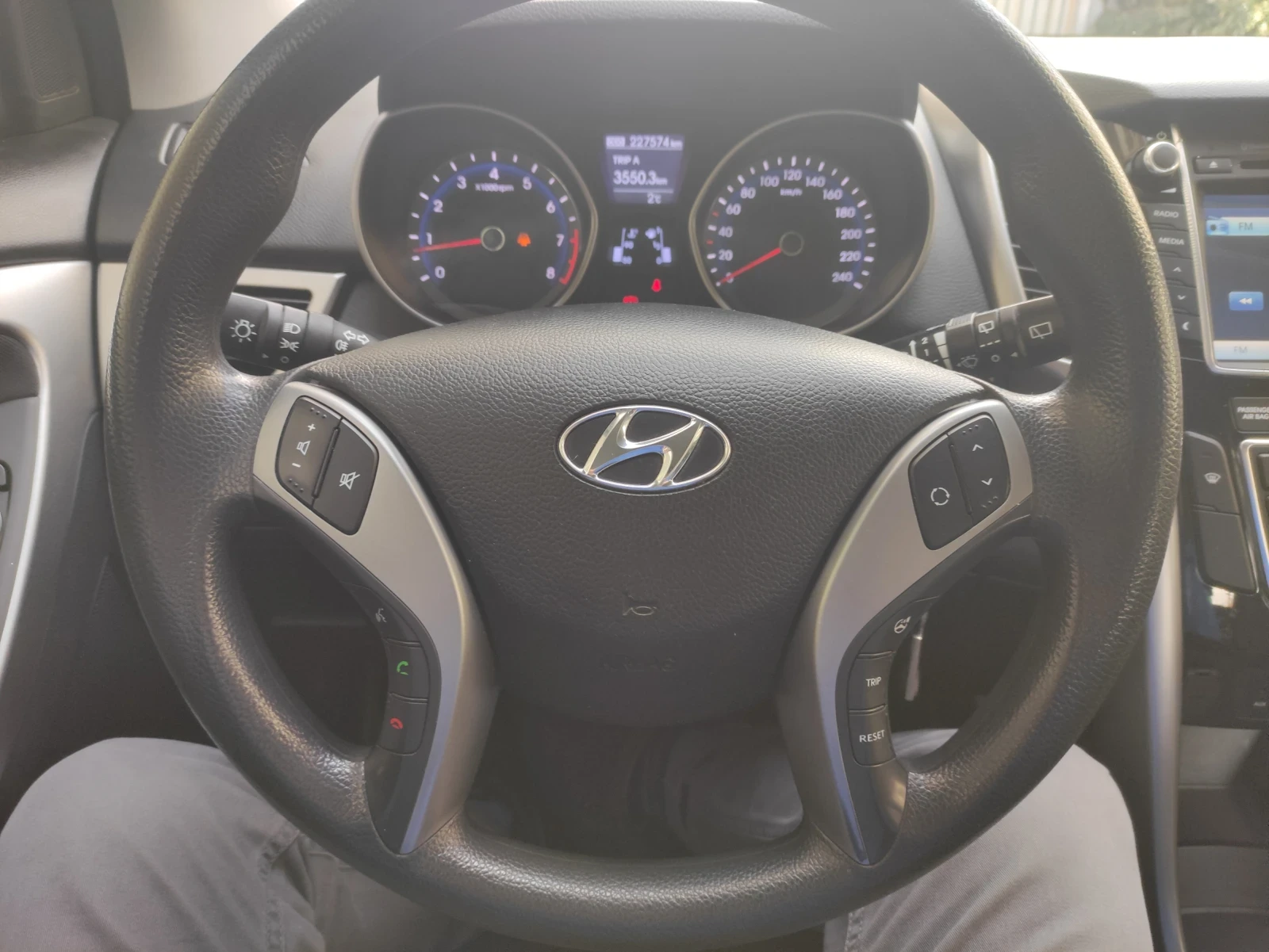 Hyundai I30 1.4 Бензин / Камера / Навигация / Гаражен  - изображение 9