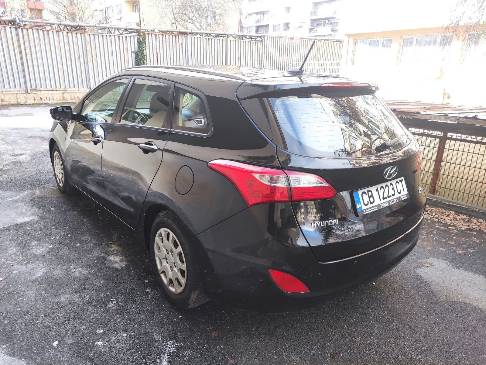 Hyundai I30 1.4 Бензин / Камера / Навигация / Гаражен  - изображение 4