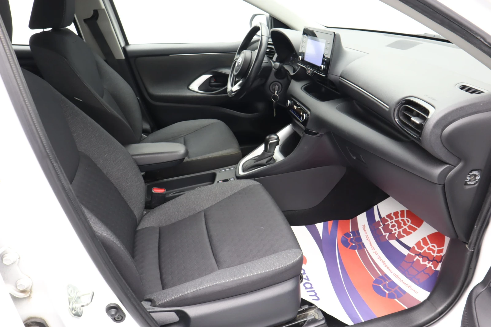 Toyota Yaris, снимка 13 - Автомобили и джипове - 53813917