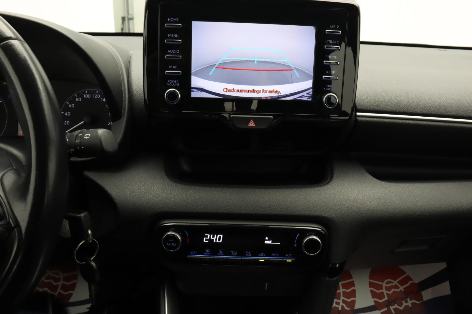 Toyota Yaris, снимка 17 - Автомобили и джипове - 53813917