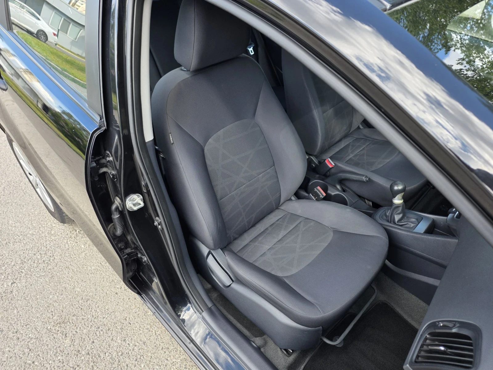 Kia Rio 1.25 БЕНЗИН/5 ВРАТИ/КЛИМАТИК/КАТО НОВА, снимка 12 - Автомобили и джипове - 54436950
