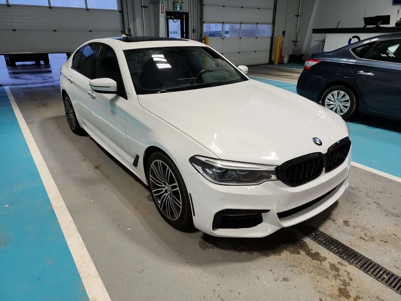 BMW 530 XDRIVE30I * FULL M PACL* АМБИЕНТНО ОСВЕТЛЕНИЕ* , снимка 2 - Автомобили и джипове - 54563571