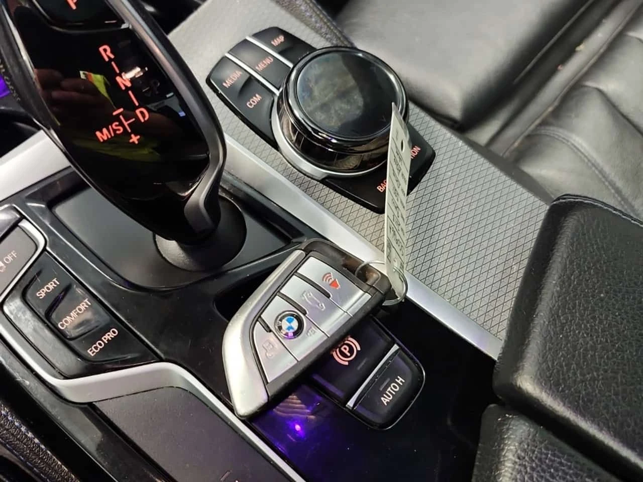 BMW 530 XDRIVE30I * FULL M PACL* АМБИЕНТНО ОСВЕТЛЕНИЕ* , снимка 8 - Автомобили и джипове - 54563571