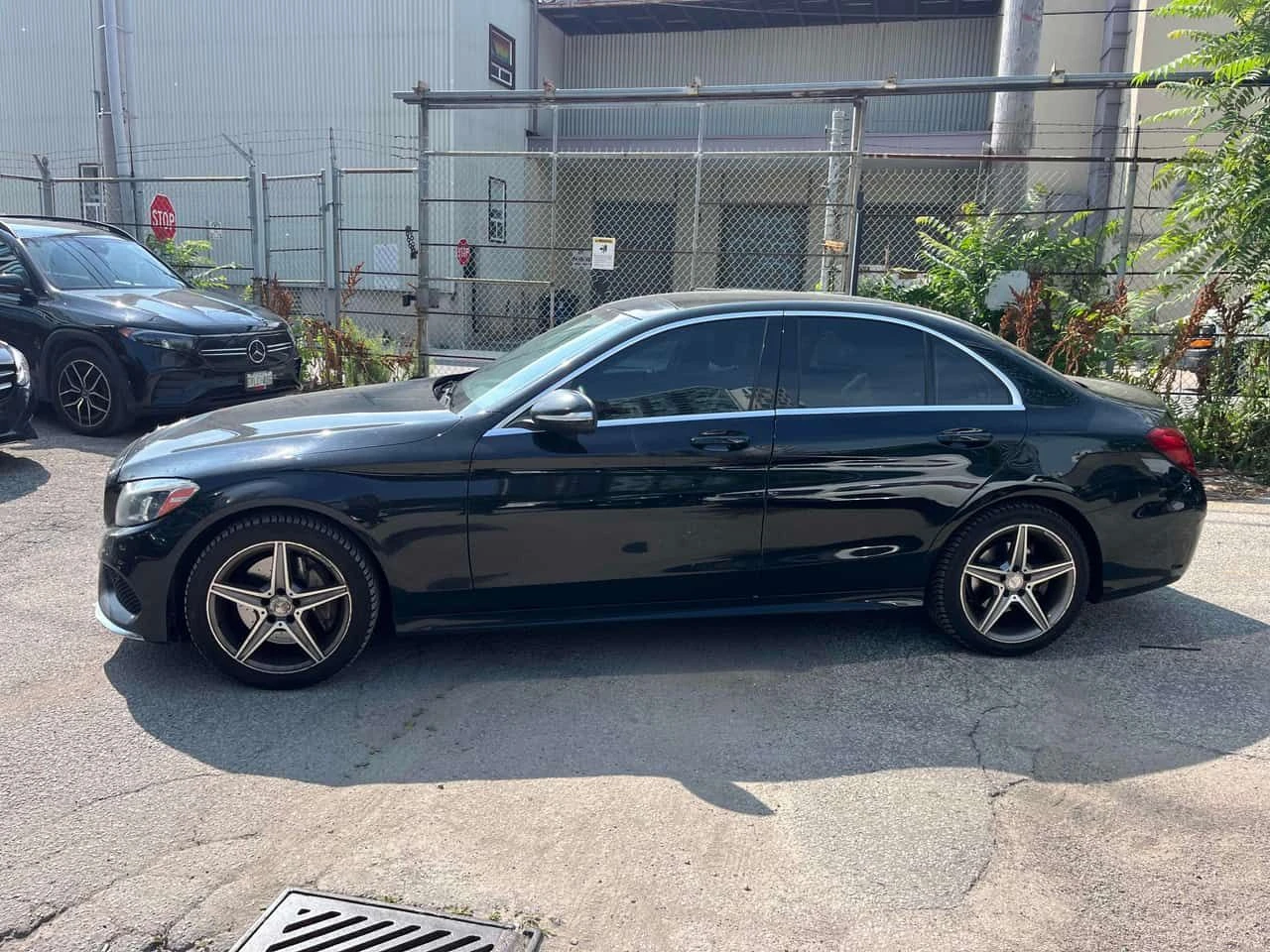 Mercedes-Benz C 300 АМГ ПАКЕТ/CARFAX/ПОДГРЕВ/ПАМЕТ/ПАНОРАМА/КЛИП, снимка 2 - Автомобили и джипове - 55328230