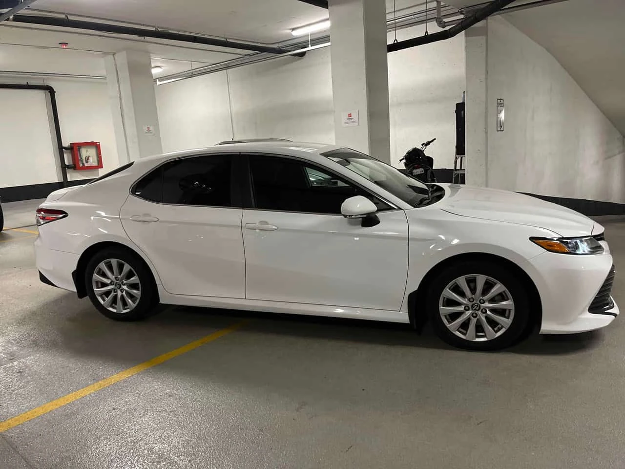 Toyota Camry * Auto * CARFAX * ОПЦИЯ ЗА ФИНАНСИРАНЕ, снимка 3 - Автомобили и джипове - 55658664