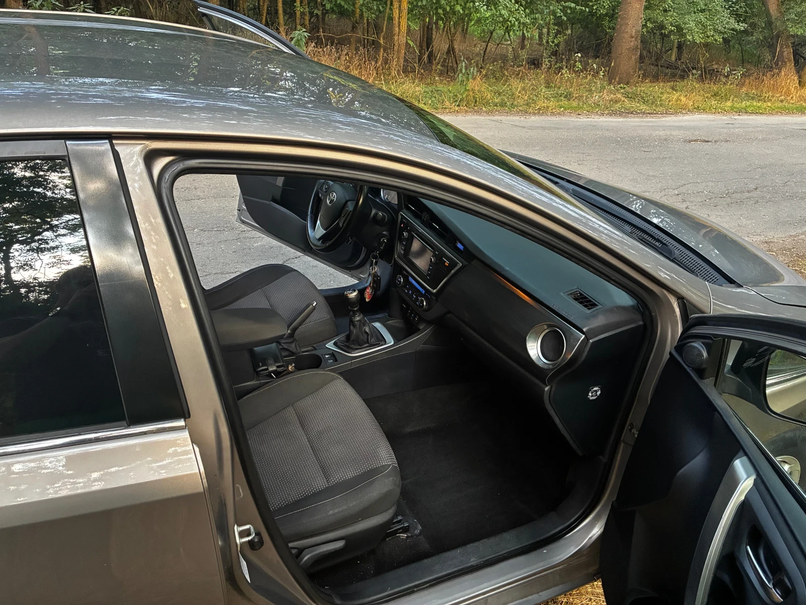 Toyota Auris 2.0 d4d, 124�.� | Mobile.bg � ����������� 8