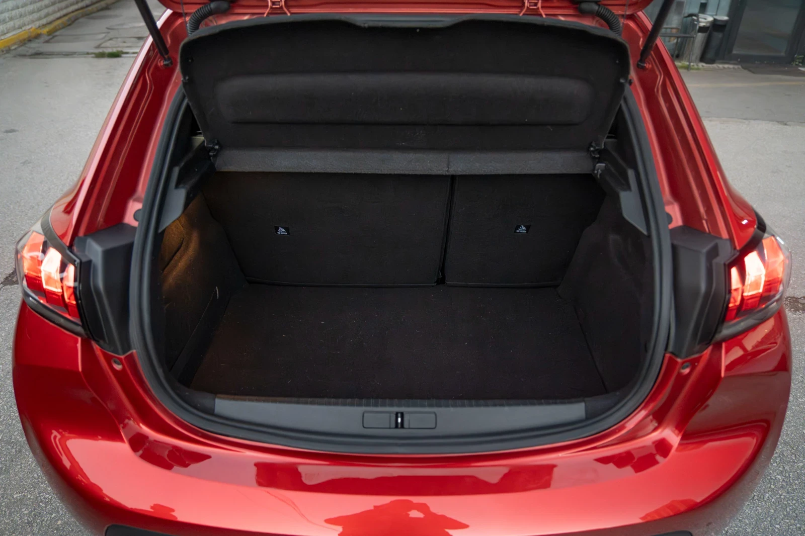 Peugeot 208 1.2 puretech active, снимка 10 - Автомобили и джипове - 56642246