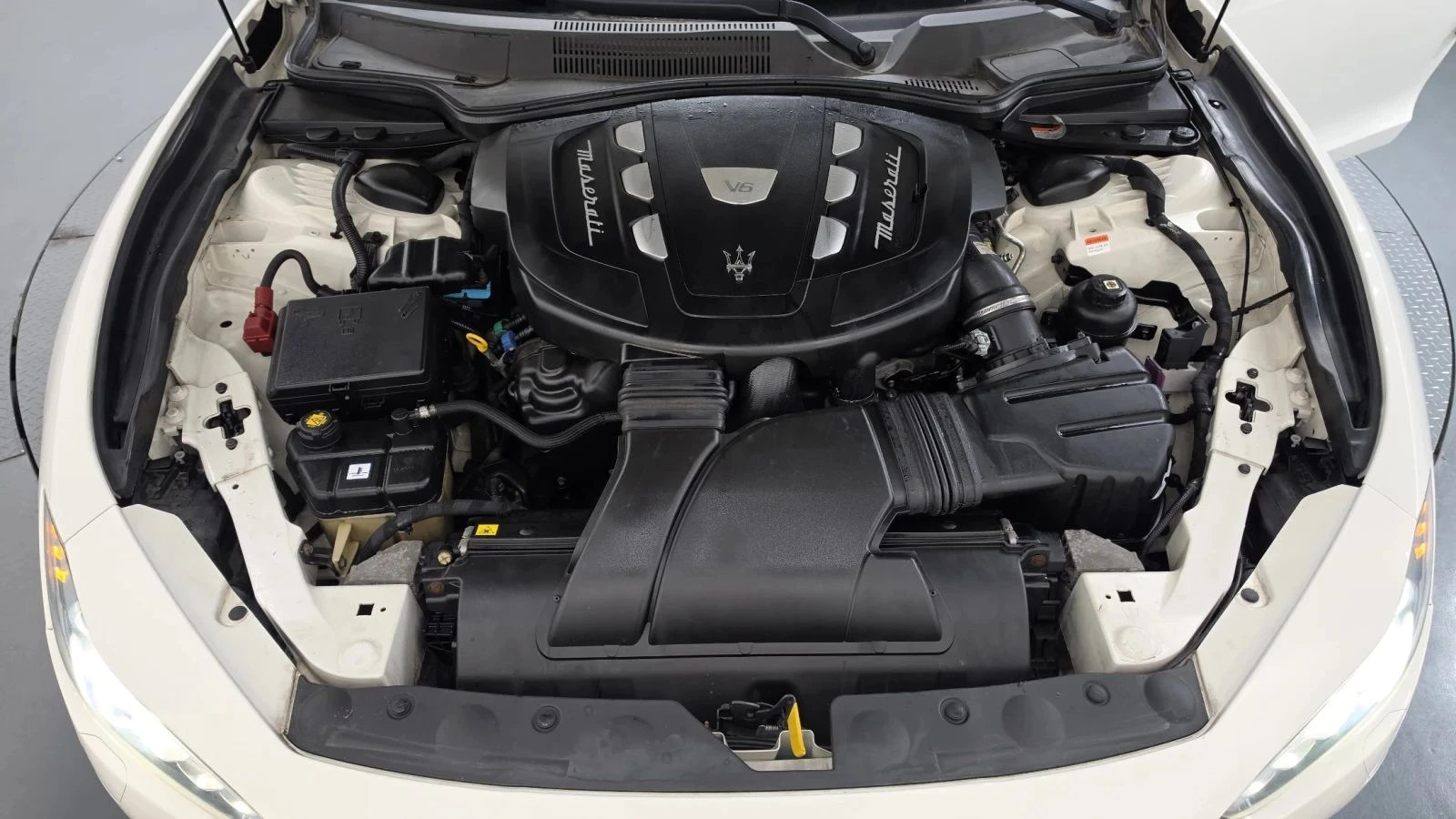 Maserati Ghibli, снимка 6 - Автомобили и джипове - 56686211