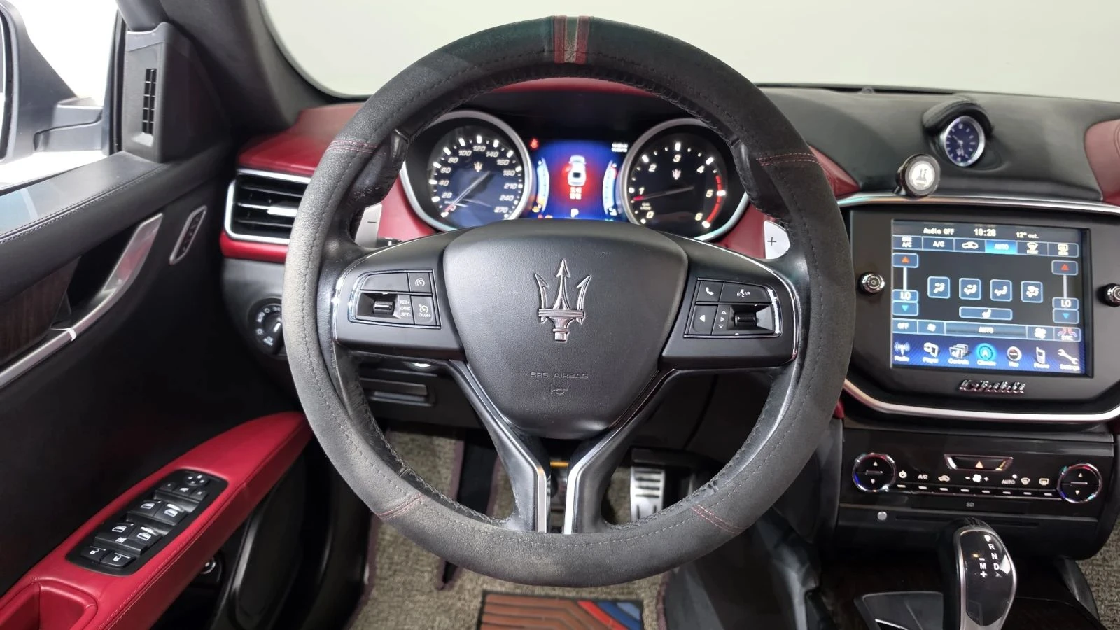 Maserati Ghibli, снимка 13 - Автомобили и джипове - 56686211