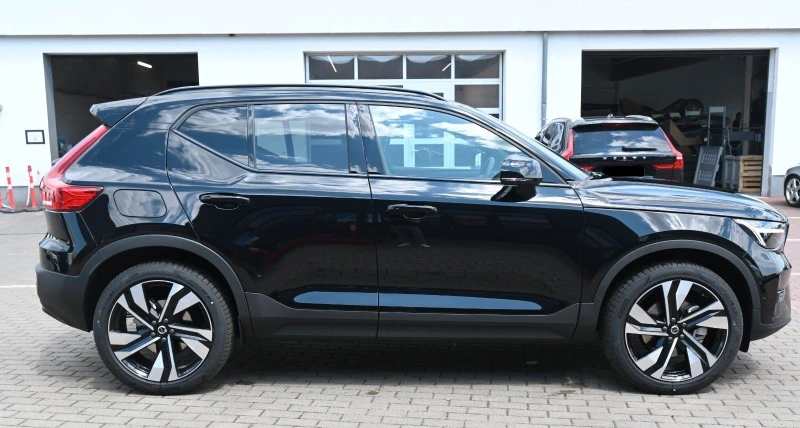 Volvo XC40 B4 AWD = Plus Dark= Panorama Гаранция, снимка 5 - Автомобили и джипове - 47344149