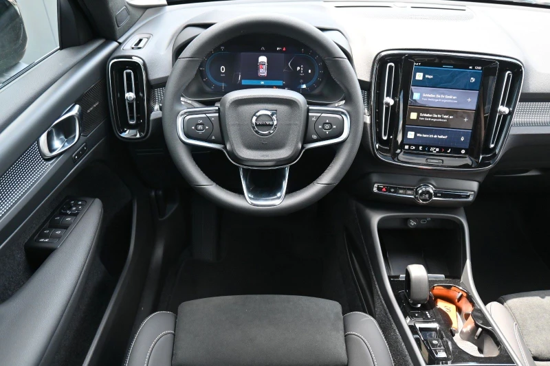 Volvo XC40 B4 AWD = Plus Dark= Panorama Гаранция, снимка 10 - Автомобили и джипове - 47344149