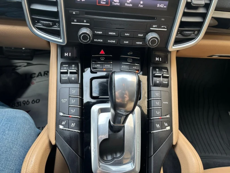 Porsche Cayenne 2017* PLATINUM* MATRIX* PANO* BOSE* LANE ASSIST* О, снимка 13 - Автомобили и джипове - 52630376