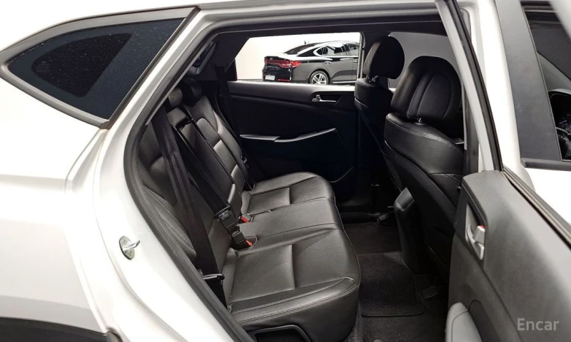 Hyundai Tucson, снимка 11 - Автомобили и джипове - 52927483
