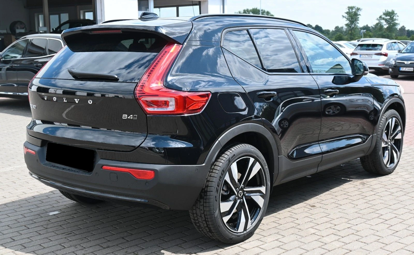 Volvo XC40 B4 AWD = Plus Dark= Panorama Гаранция - изображение 4