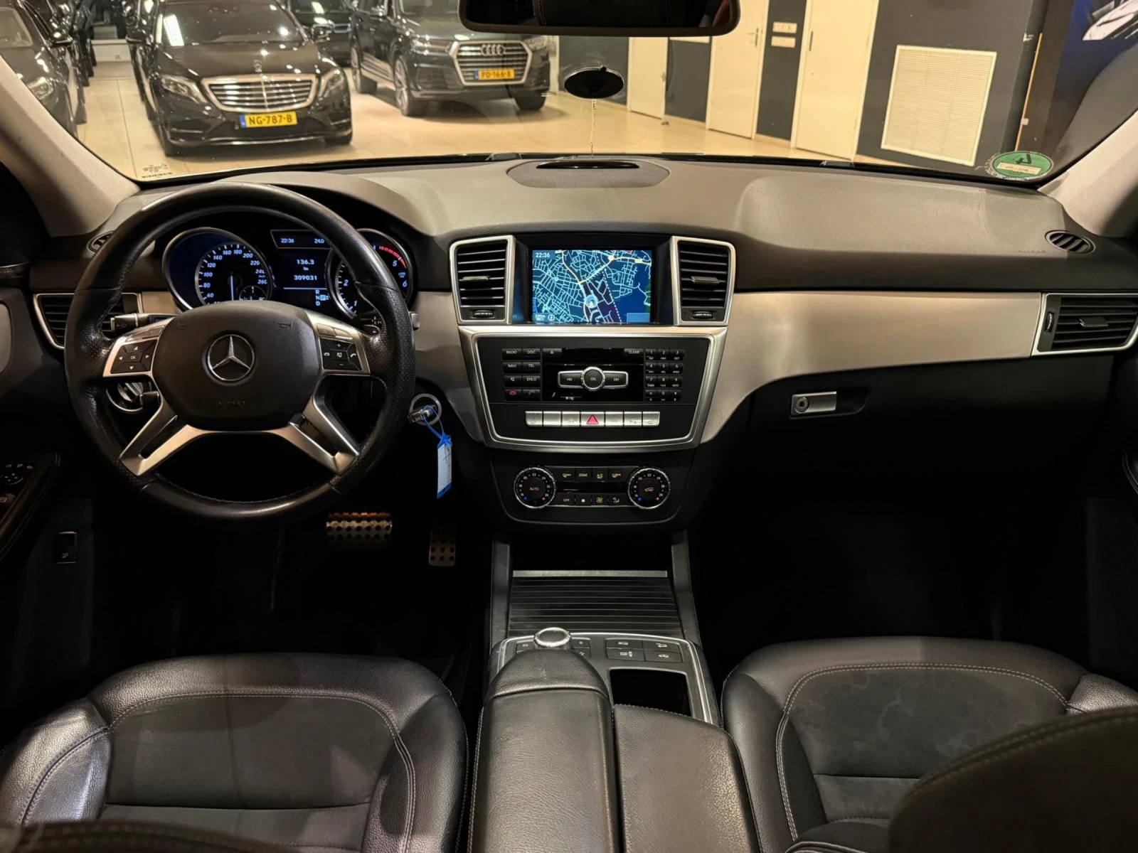 Mercedes-Benz ML 350 ОЧАКВАН ВНОС Mercedes ML350d AMG Line*  - изображение 4