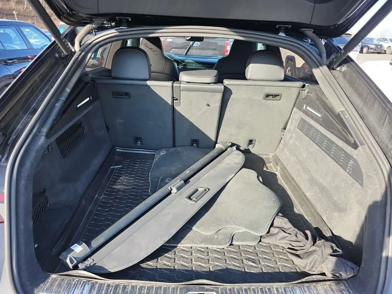 Audi RSQ8 * 2 КЛЮЧА* ОБДУХВАНЕ* ДИСТРОНИК* 360 КАМЕРА* , снимка 14 - Автомобили и джипове - 54351921