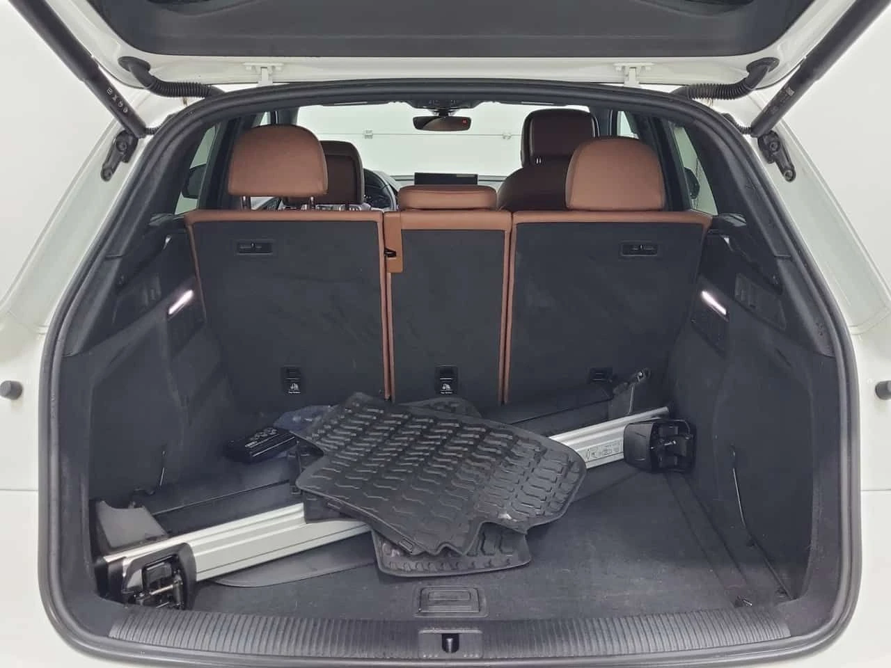 Audi Q5 ПОДГРЕВИ| LANE ASSIST| 2 КЛЮЧА, снимка 15 - Автомобили и джипове - 54450212