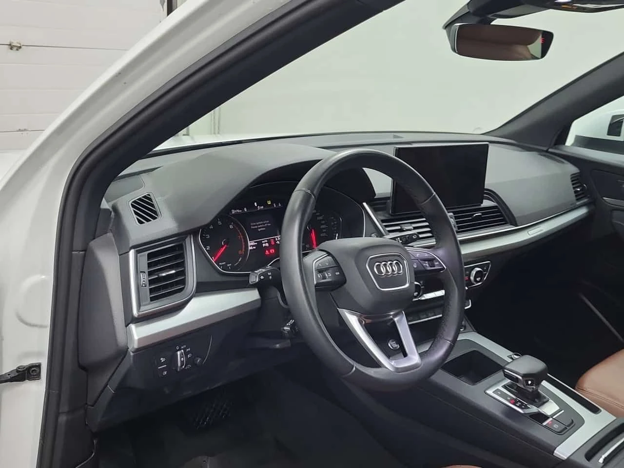 Audi Q5 ПОДГРЕВИ| LANE ASSIST| 2 КЛЮЧА, снимка 11 - Автомобили и джипове - 54450212