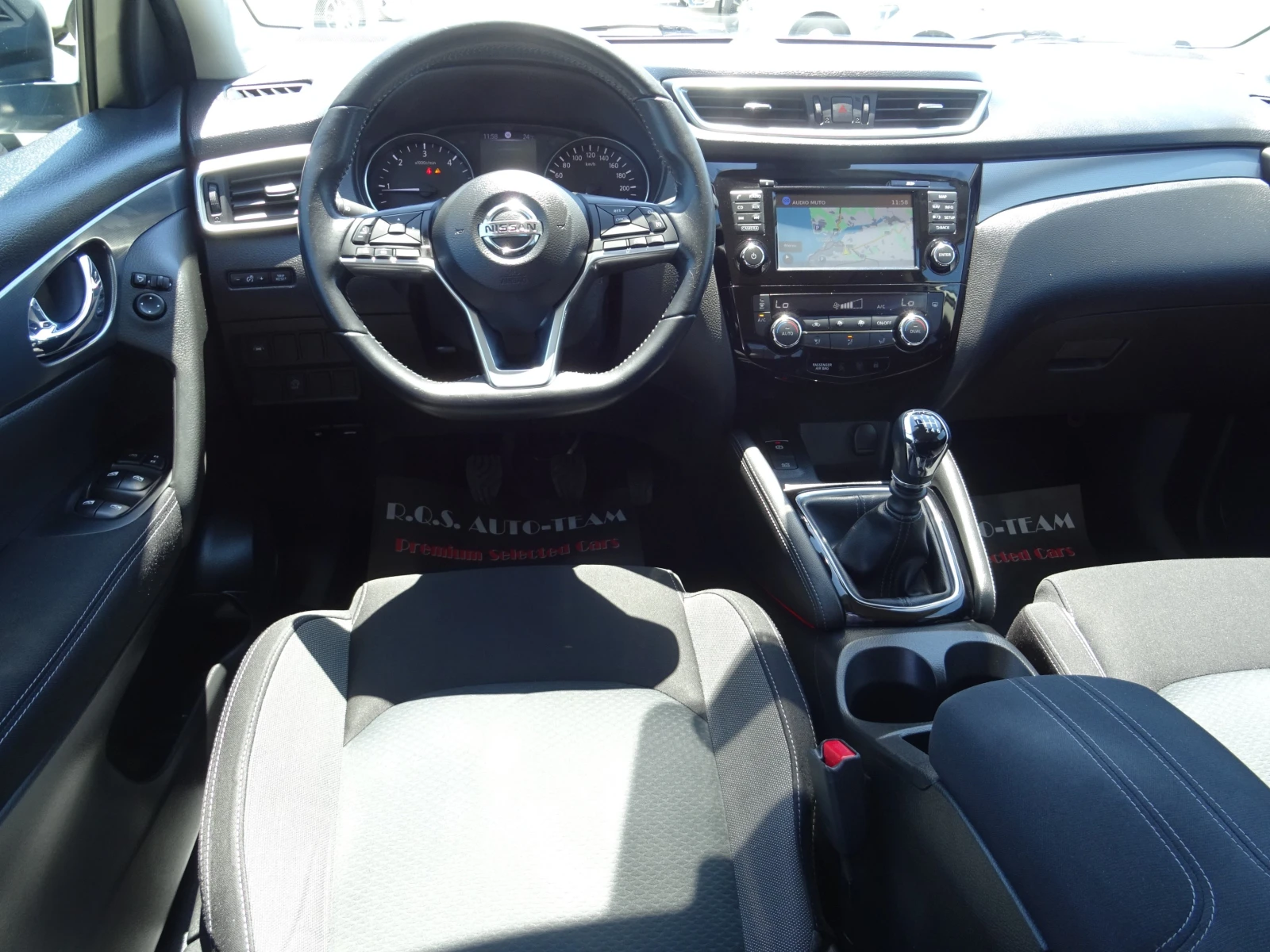 Nissan Qashqai 1.5dci N-Connecta 2WD, снимка 11 - Автомобили и джипове - 54853174