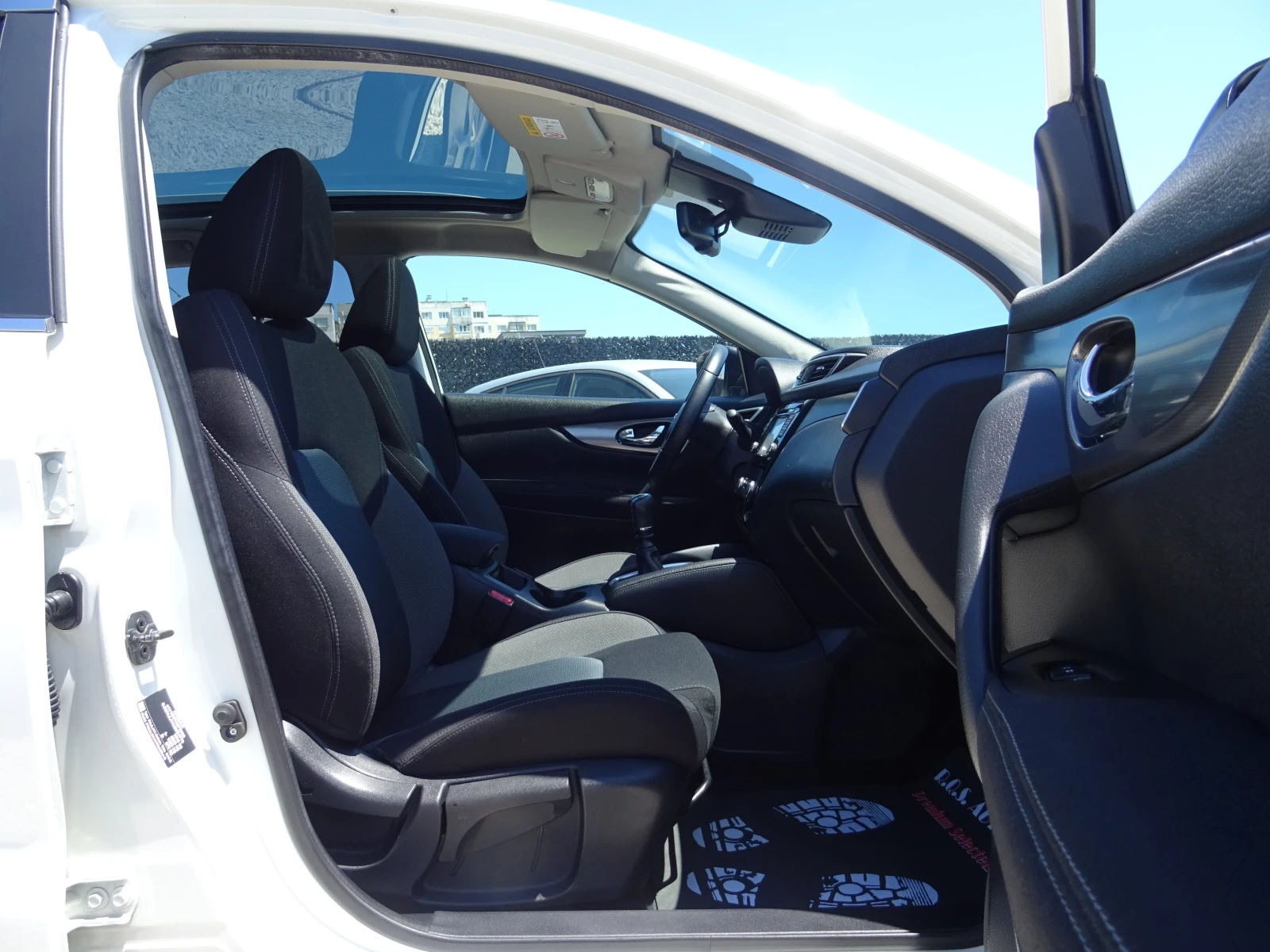 Nissan Qashqai 1.5dci N-Connecta 2WD, снимка 15 - Автомобили и джипове - 54853174