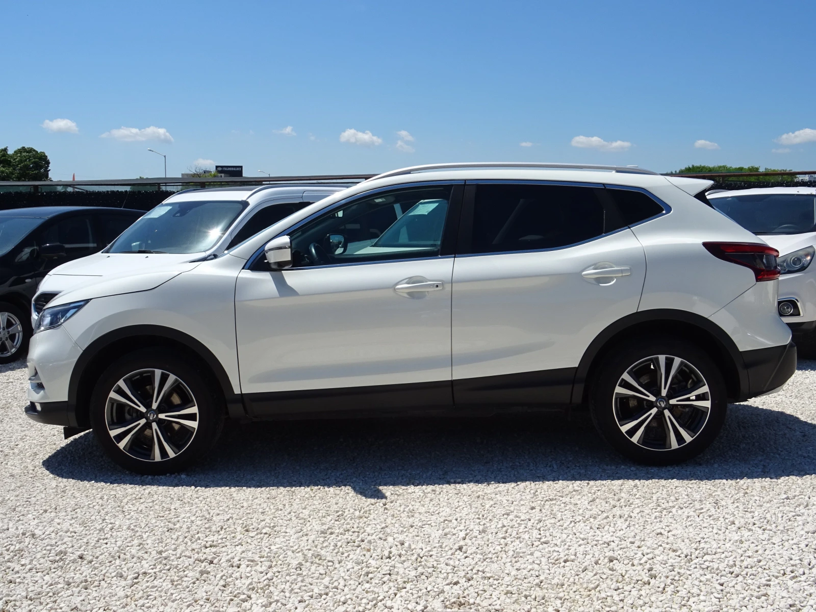 Nissan Qashqai 1.5dci N-Connecta 2WD, снимка 2 - Автомобили и джипове - 54853174