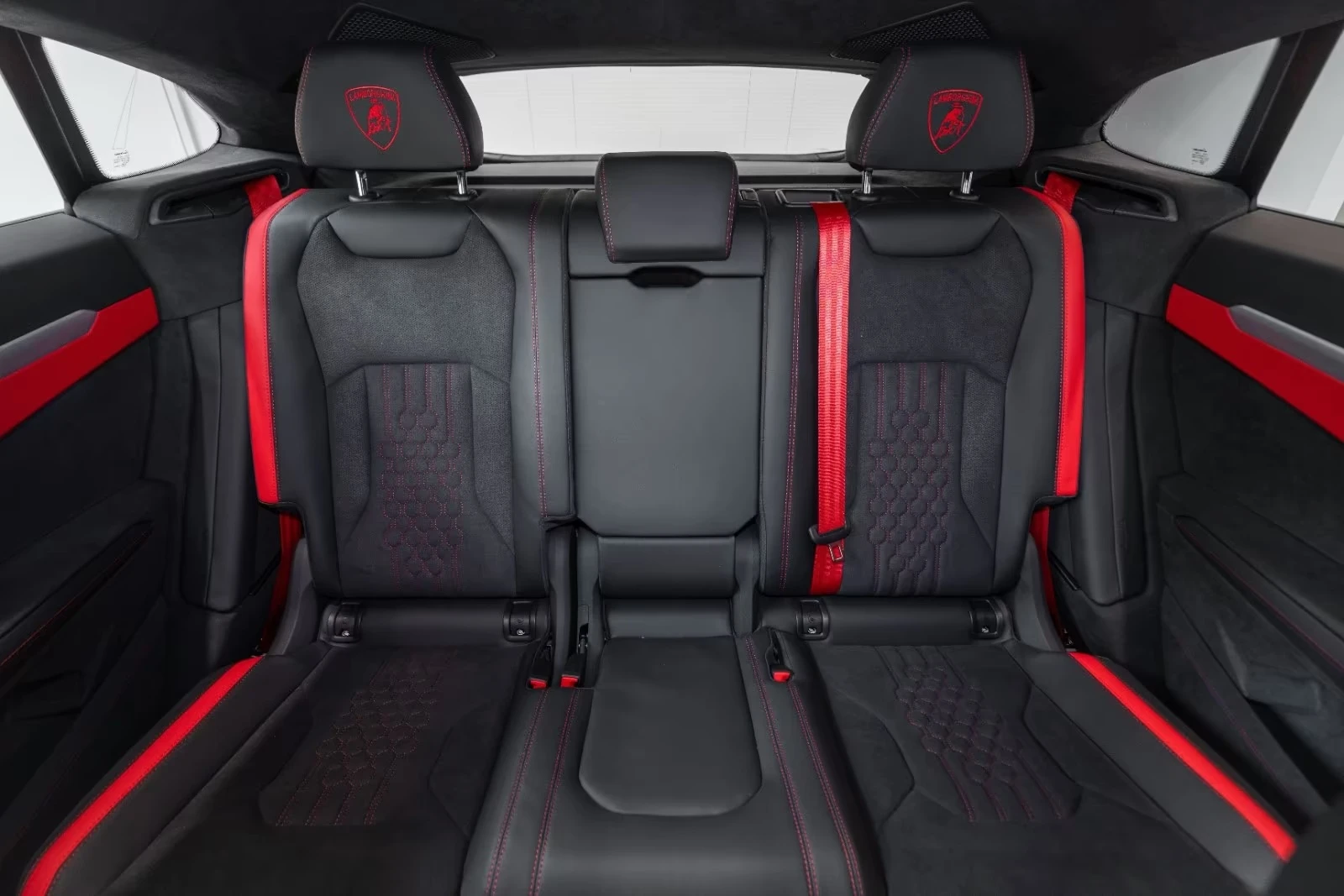 Lamborghini Urus SE / FACELIFT / BANG & OLUFSEN / 360 / HEAD-UP, снимка 11 - Автомобили и джипове - 54959195