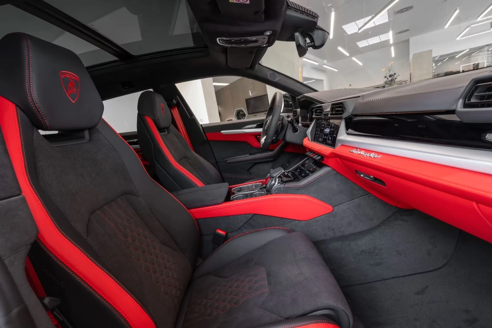 Lamborghini Urus SE / FACELIFT / BANG & OLUFSEN / 360 / HEAD-UP, снимка 9 - Автомобили и джипове - 54959195