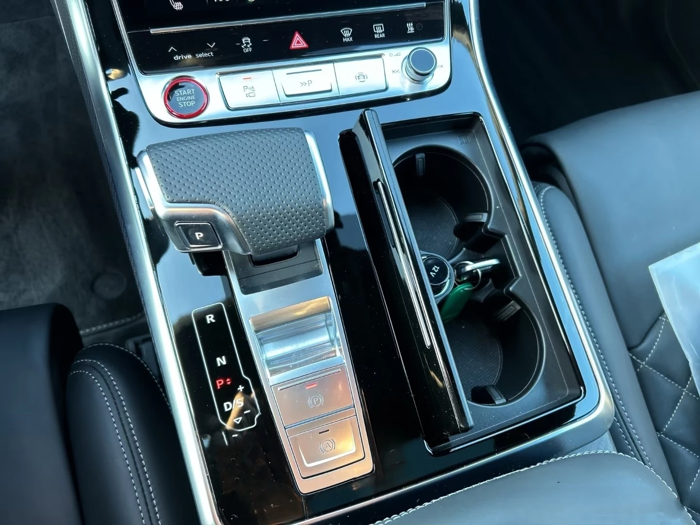 Audi SQ8 TFSI / FACELIFT / B&O / MATRIX / PANO / 360 / , снимка 15 - Автомобили и джипове - 55121120