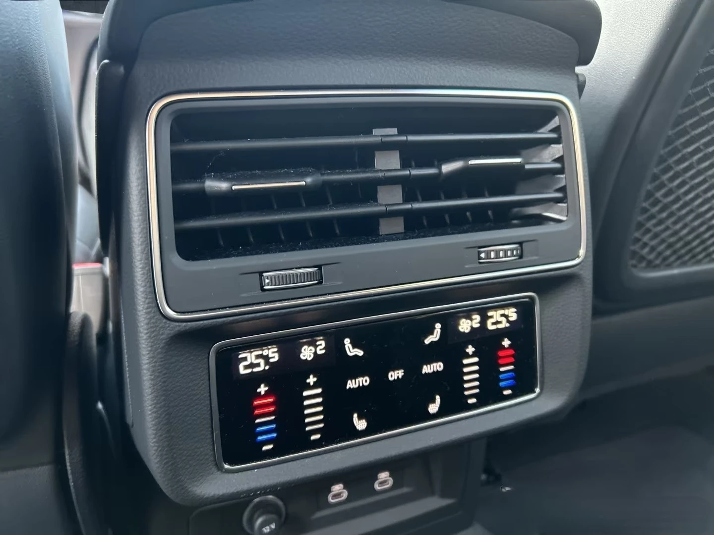 Audi SQ8 TFSI / FACELIFT / B&O / MATRIX / PANO / 360 / , снимка 17 - Автомобили и джипове - 55121120