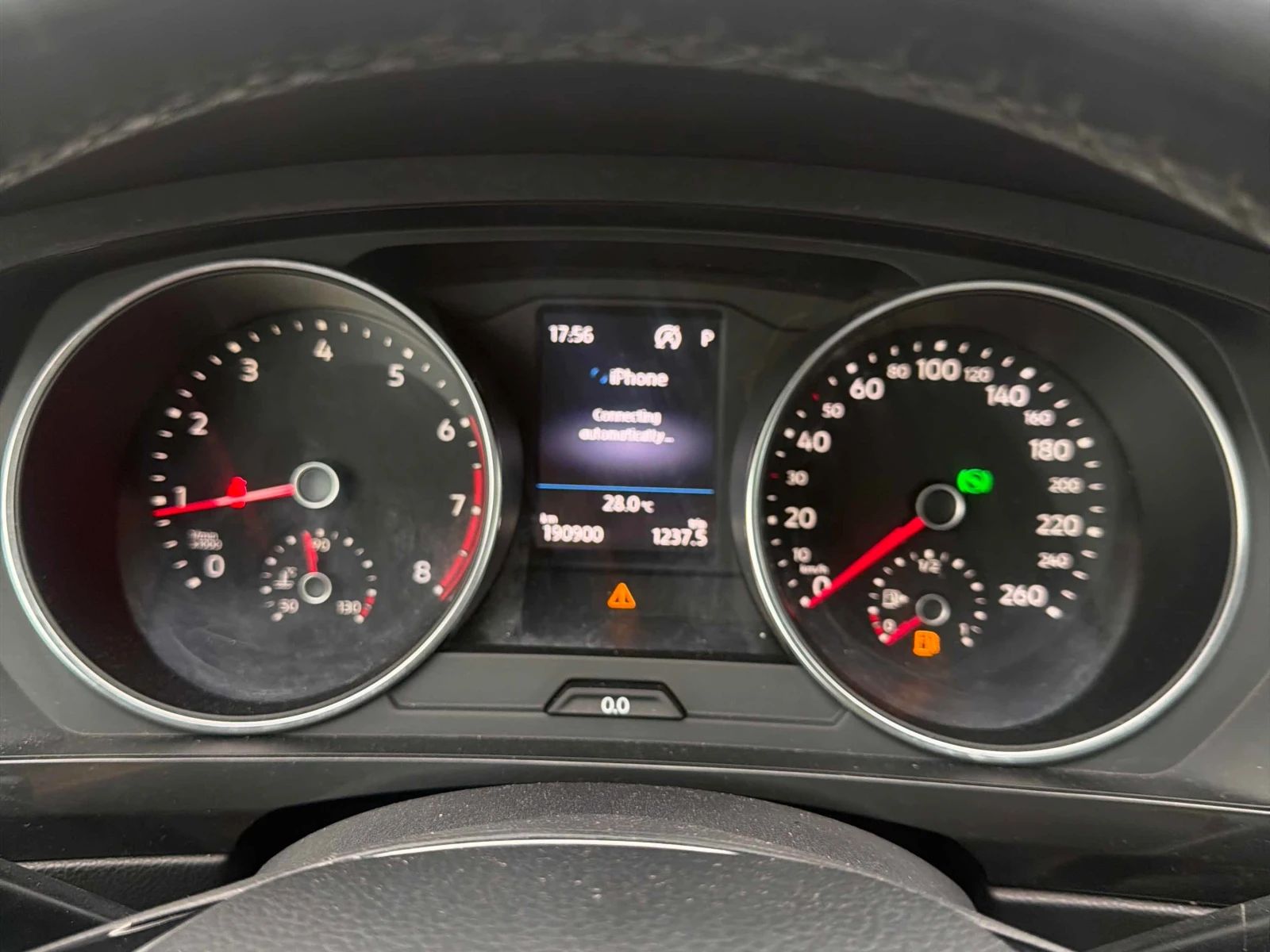 VW Tiguan * Comfortline * АВТОКРЕДИТ * ОТ ПРЕДСТАВИТЕЛСТВО, снимка 9 - Автомобили и джипове - 55988101