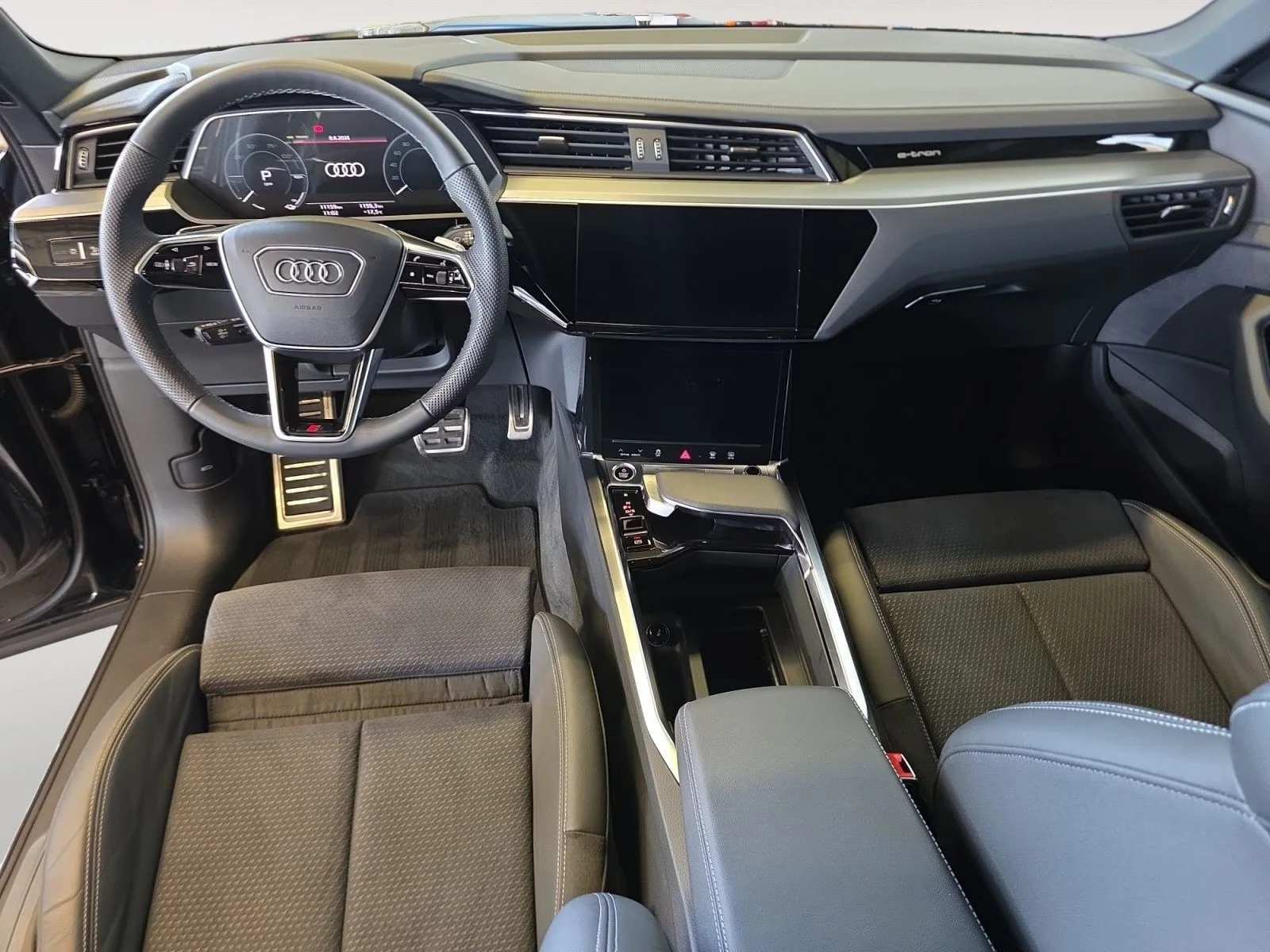 Audi Q8 E-TRON 55 / SPORTBACK/ S-LINE/ MATRIX/ HUD/ QUTTRO, снимка 11 - Автомобили и джипове - 56092104
