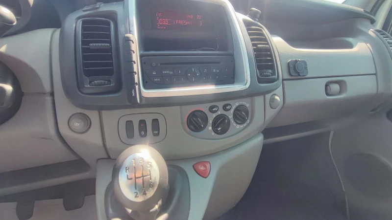 Opel Vivaro 2.2 cdti, снимка 13 - Бусове и автобуси - 51507454