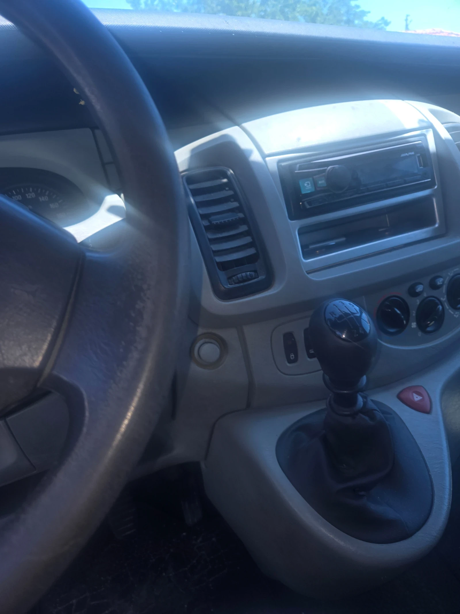 Opel Vivaro 19дти  климатик може и на изплащане прес ТБИ банка, снимка 4 - Бусове и автобуси - 54718916