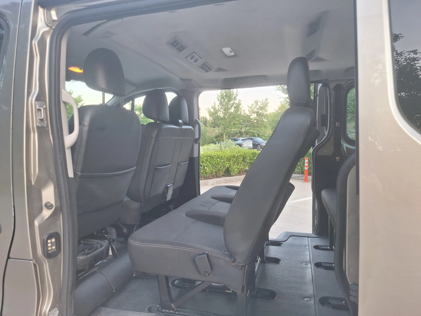 Opel Vivaro 1.6 CDTI BI-TURBO LONG 8+ 1, снимка 12 - Бусове и автобуси - 55076197