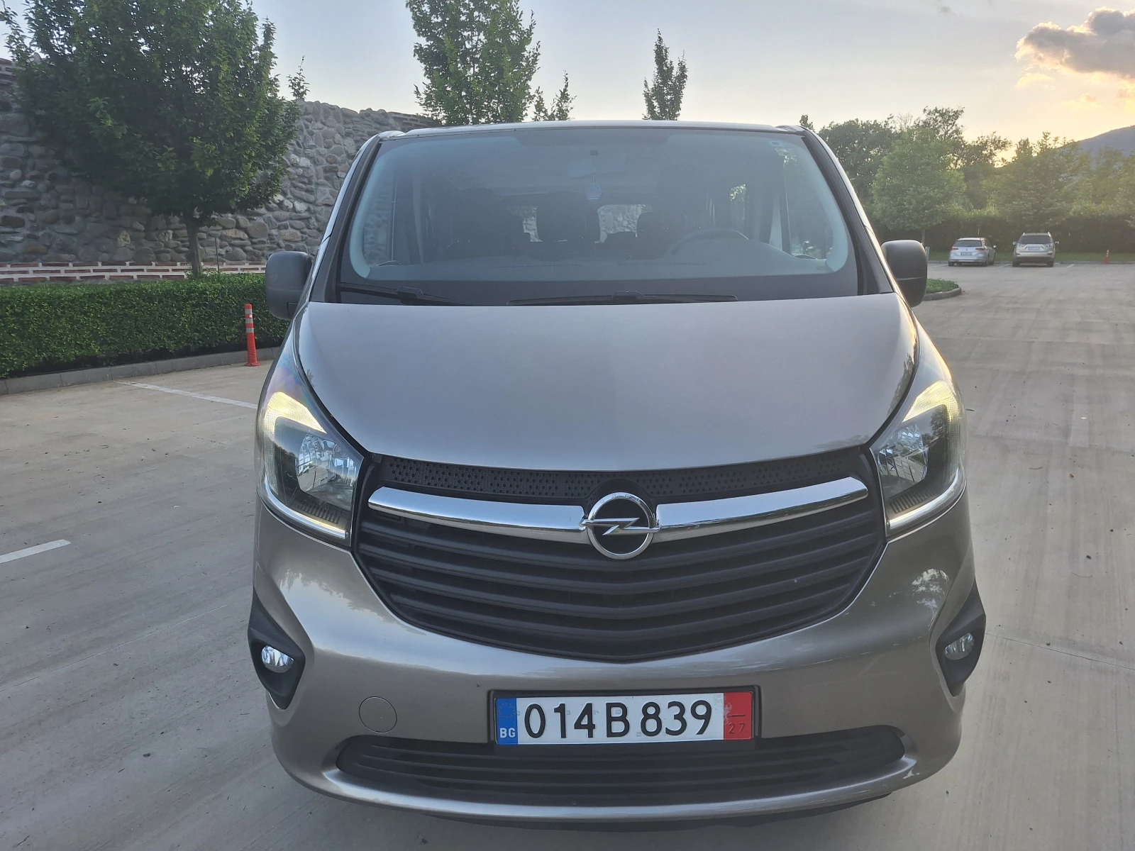 Opel Vivaro 1.6 CDTI BI-TURBO LONG 8+ 1, снимка 2 - Бусове и автобуси - 55076197