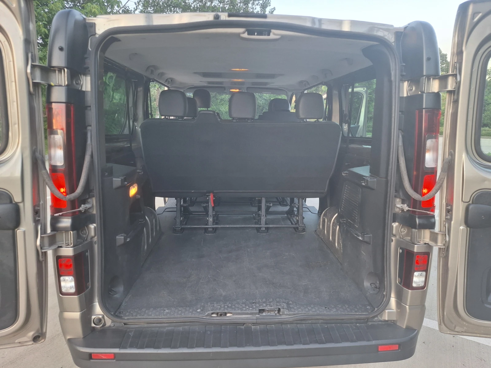 Opel Vivaro 1.6 CDTI BI-TURBO LONG 8+ 1, снимка 14 - Бусове и автобуси - 55076197
