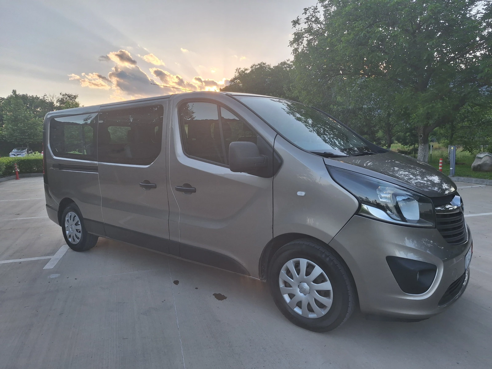Opel Vivaro 1.6 CDTI BI-TURBO LONG 8+ 1, снимка 3 - Бусове и автобуси - 55076197