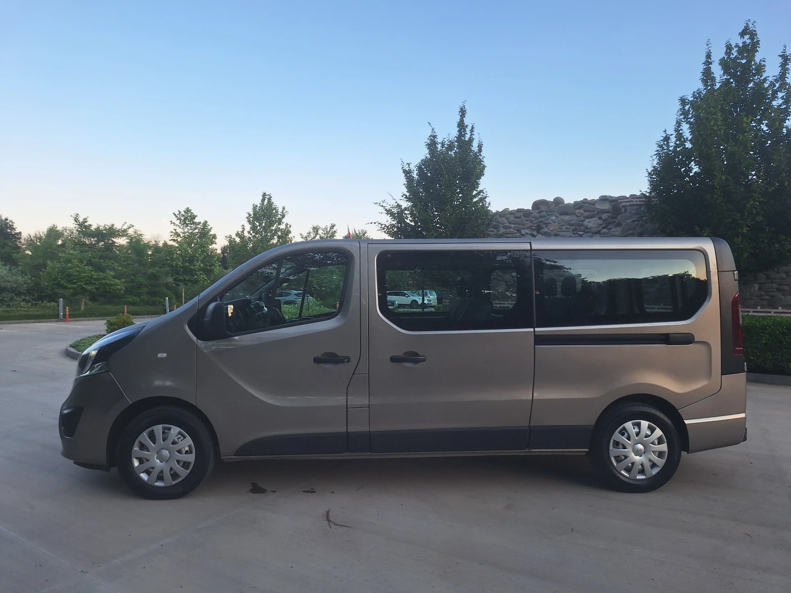 Opel Vivaro 1.6 CDTI BI-TURBO LONG 8+ 1, снимка 4 - Бусове и автобуси - 55076197